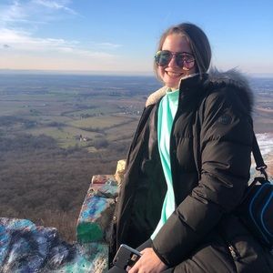 Meet your Posher, Emily